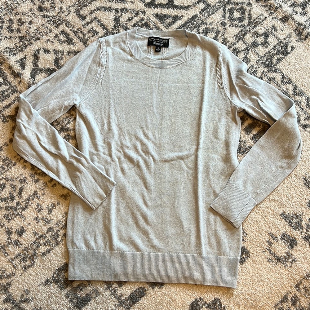 Banana Republic Light Gray Crewneck Sweater